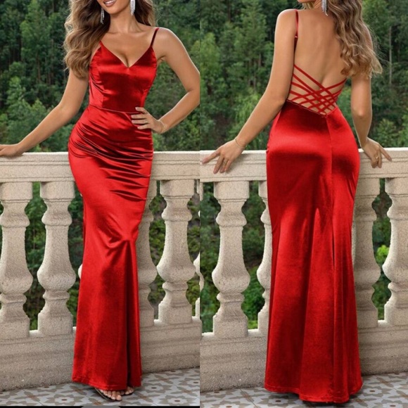 Dresses & Skirts - Luxe open back party formal dress